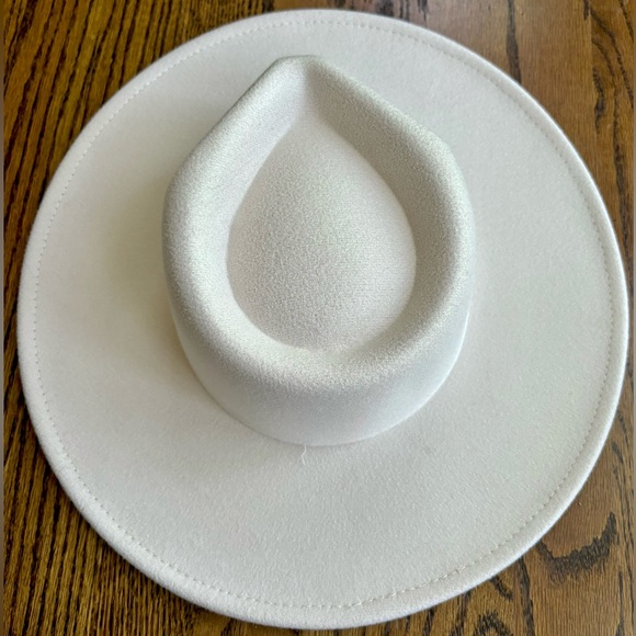 Kindred NWT Cream/Off White Fall Wide Brim Fedora Hat Adjustable Size - Picture 3 of 6